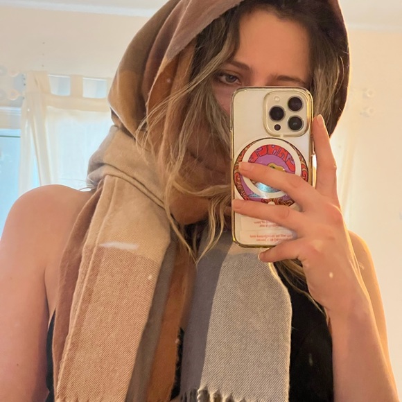 Warm winter scarf - Picture 2 of 2